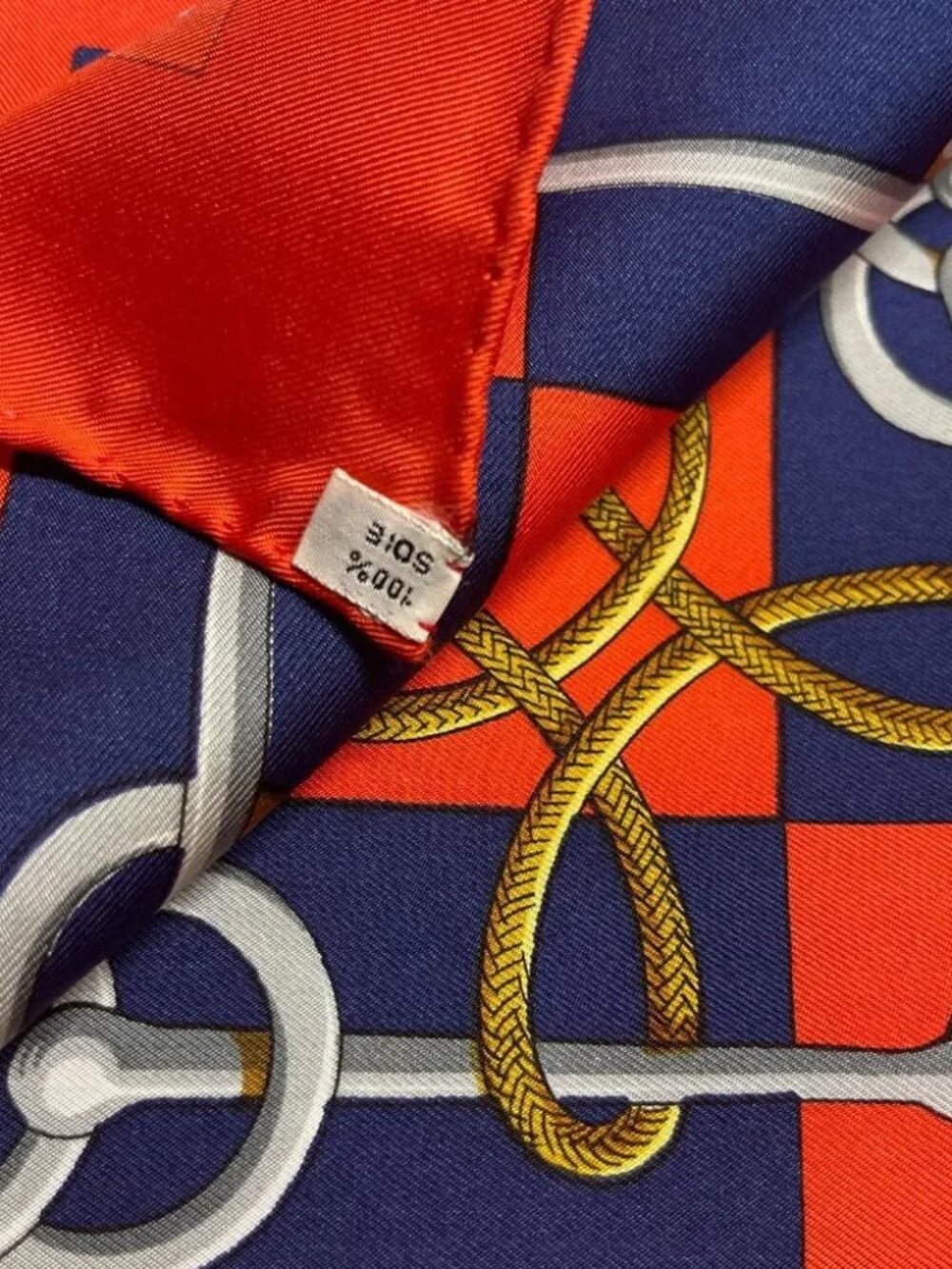Like New Authentic Hermes scarf Carre 90 Red Silk100% - Picture 5 of 6